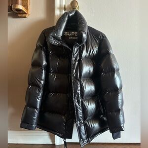 Aritzia SUPER PUFF jacket in Hi-Gloss Black